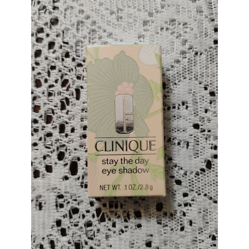 Clinique Stay The Day Eye Shadow .10 oz #18 blackened khaki ##RARE(new with box)